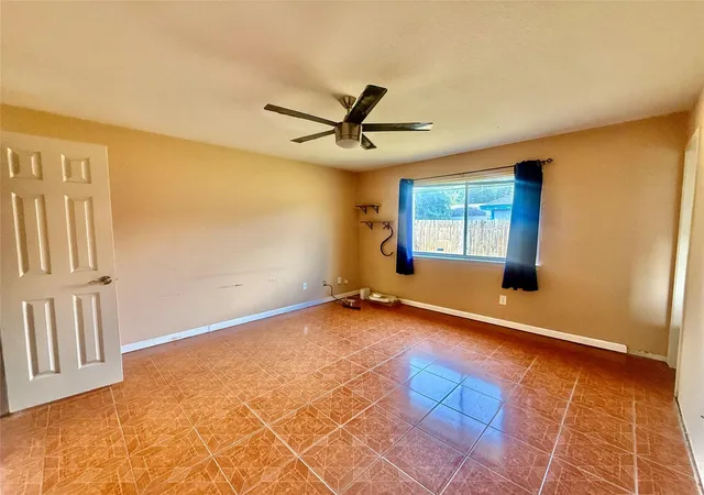 Photo 4 of Single family home for sale at 305 Maple Ln, Elgin, TX 78621 | MLS# 4934210 | Listing updated on 2026-10-11