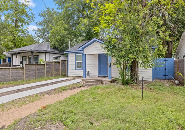 2nd image of 907 E 53rd St, Austin, TX 78751 | MLS# 5508425