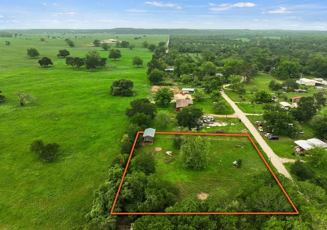 2nd image of 429 Hidden Shores Rd, Smithville, TX 78957 | MLS# 5746184
