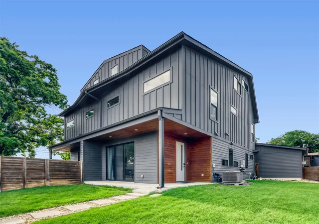 2nd image of 3300 E Martin Luther King Jr Blvd #B, Austin, TX 78721 | MLS# 1397473