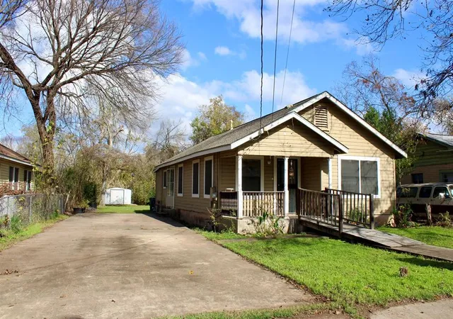 Photo 2 of Single family home for sale at 4704 Gonzales St, Austin, TX 78702 | MLS# 8721235 | Listing updated on 2026-03-20