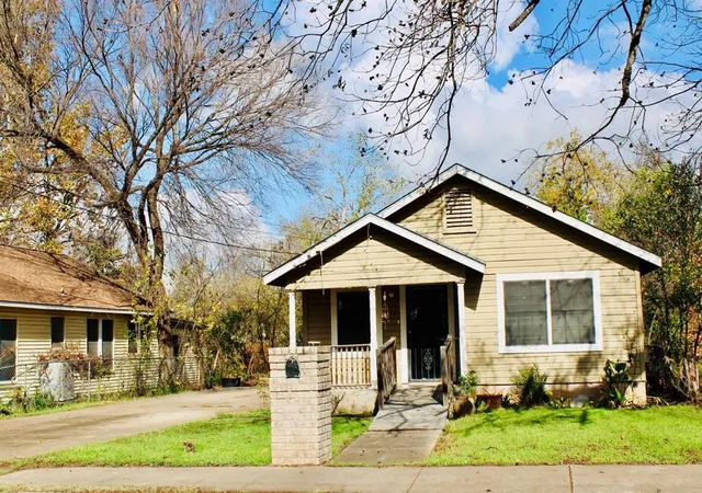 Photo 3 of Single family home for sale at 4704 Gonzales St, Austin, TX 78702 | MLS# 8721235 | Listing updated on 2026-03-20