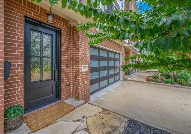 3rd image of 206 Tarrow St, College Station, TX 77840 | MLS# 3660929