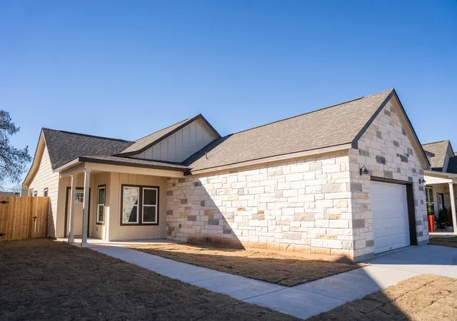 Photo 1 of Single family home for sale at 315 String Prairie Way, Smithville, TX 78957 | MLS# 5112999 | Listing updated on 2026-09-19