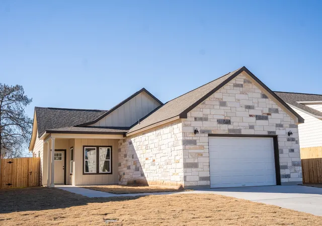 Photo 2 of Single family home for sale at 315 String Prairie Way, Smithville, TX 78957 | MLS# 5112999 | Listing updated on 2026-09-19