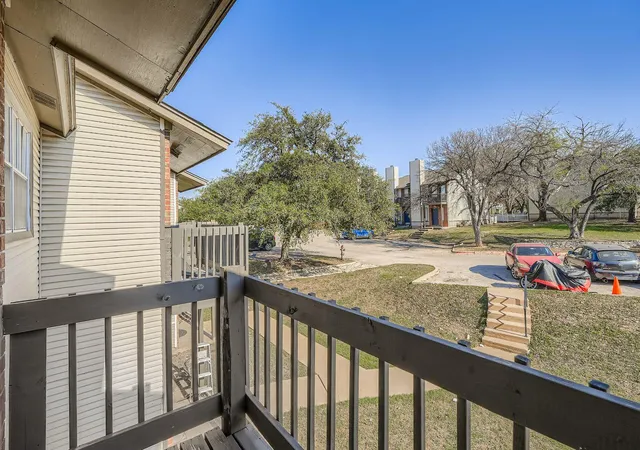 4th image of 1827 River Xing Cir, Austin, TX 78741