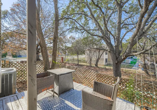 3rd image of 1827 River Xing Cir, Austin, TX 78741