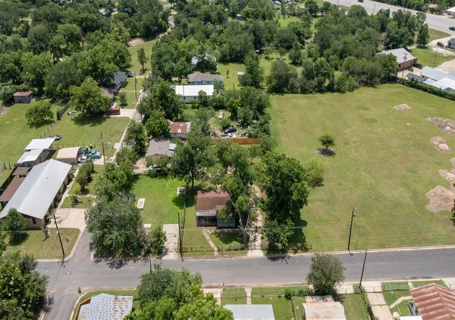 Homes for sale in Elgin, TX | 503 W Alamo St, Elgin, TX 78621 | MLS# 8276677