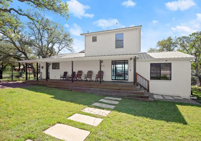 Photo 2 of Single family home for sale at 1405 Cat Holw Clb Dr, Spicewood, TX 78669 | MLS# 1688624 | Listing updated on 2026-01-08