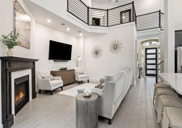 Listing Photo 5 - Condo for sale in building located at 103 Cartwheel Bend, Austin, TX 78738 - Unit #51