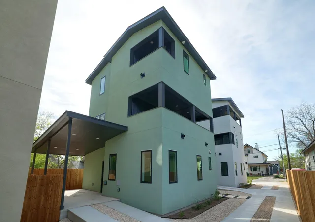2nd image of 2818 E 22nd St #2, Austin, TX 78722 | MLS# 9684980