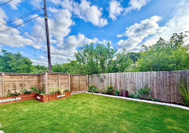 3rd image of 1616 Webberville Rd, Austin, TX 78721