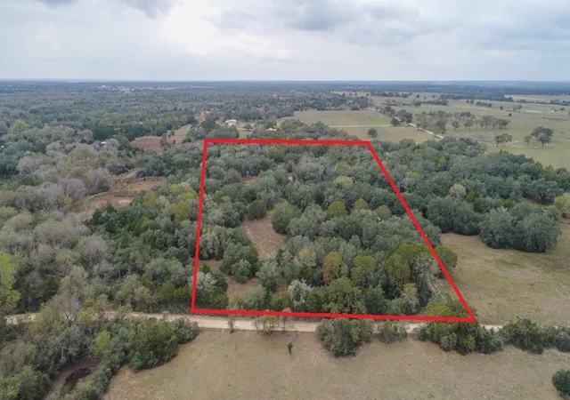 Homes for sale in Waelder, TX | 4623 County Road 444, Waelder, TX 78959 | MLS# 9181571