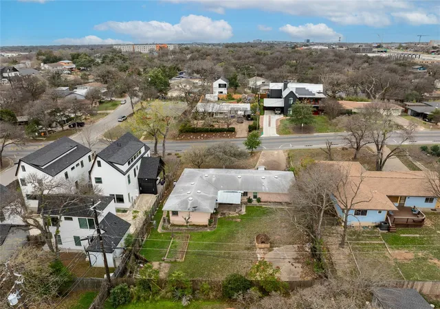 5th image of 1710 Woodland Ave, Austin, TX 78741 | MLS# 1107938