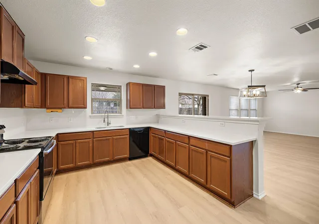 Photo 3 of Single family home for sale at 924 Oatmeal Dr, Pflugerville, TX 78660 | MLS# 2331805 | Listing updated on 2026-10-11