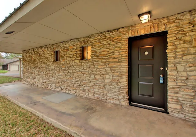 3rd image of 8204 Exmoor Dr, Austin, TX 78757 | MLS# 1098855