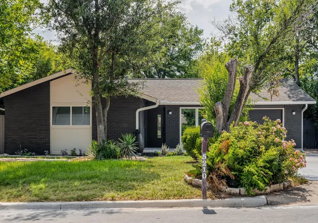 2nd image of 5210 Gladstone Dr, Austin, TX 78723 | MLS# 4351316