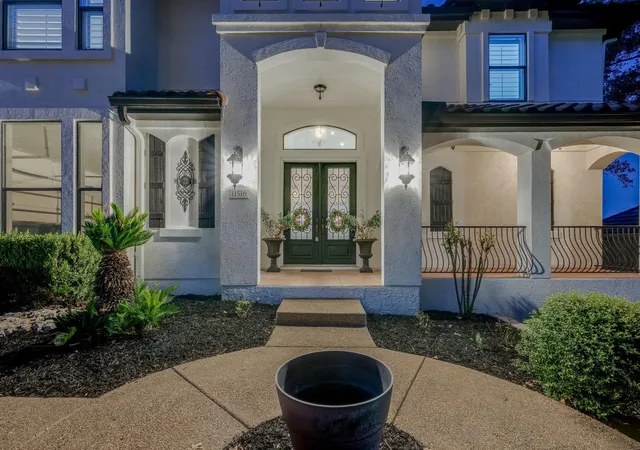 Photo 4 of Sale Pending at 11516 Eagles Glen Dr, Austin, TX 78732 | MLS# 2483176 | Listing updated on 2026-06-02
