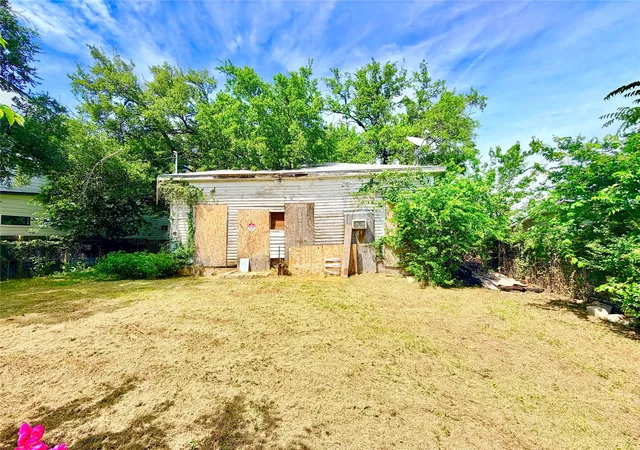 Photo 3 of Single family home for sale at 1181 Oakgrove Ave, Austin, TX 78702 | MLS# 7904661 | Listing updated on 2026-09-12
