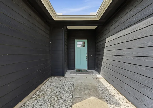 Photo 3 of Single family home for sale at 4207 Alexandria Dr, Austin, TX 78749 | MLS# 3181289 | Listing updated on 2026-09-28