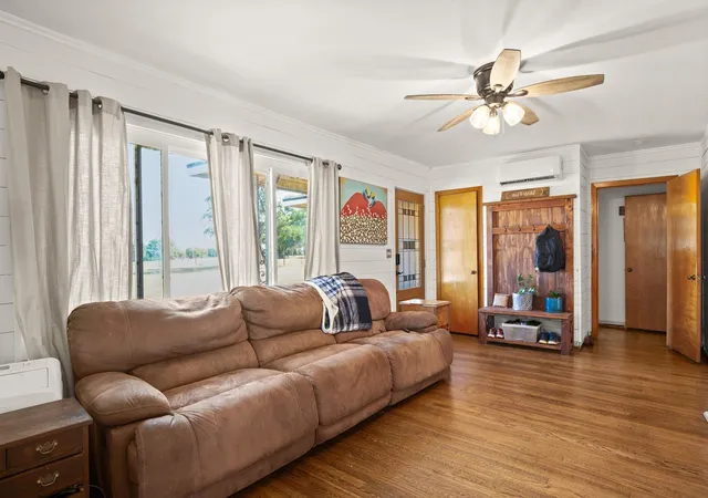 Photo 2 of Single family home for sale at 1099 Private Rd 1061, Paige, TX 78659 | MLS# 5196915 | Listing updated on 2026-09-19