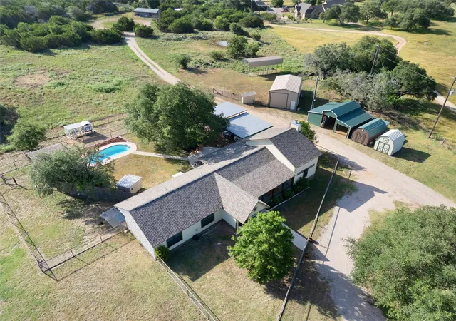 Photo 2 of Single family home for sale at 407 Windmill Rd, Burnet, TX 78611 | MLS# 2002391 | Listing updated on 2026-08-27