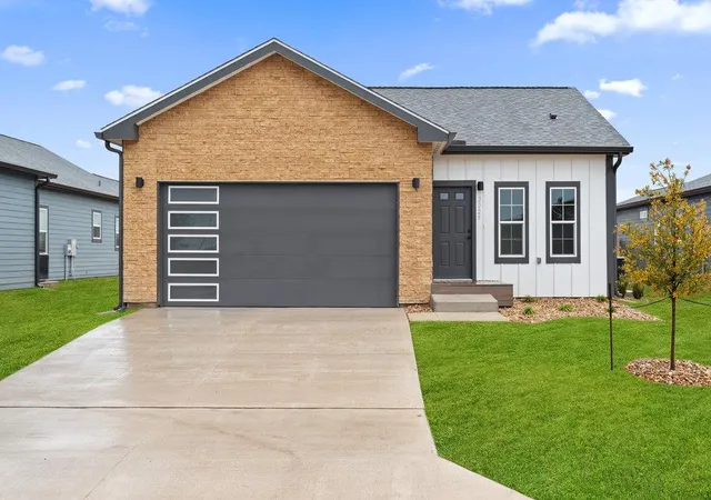 Photo 1 of Single family home for sale at 2029 Applewood Dr, Lockhart, TX 78644 | MLS# 4578111 | Listing updated on 2026-10-08