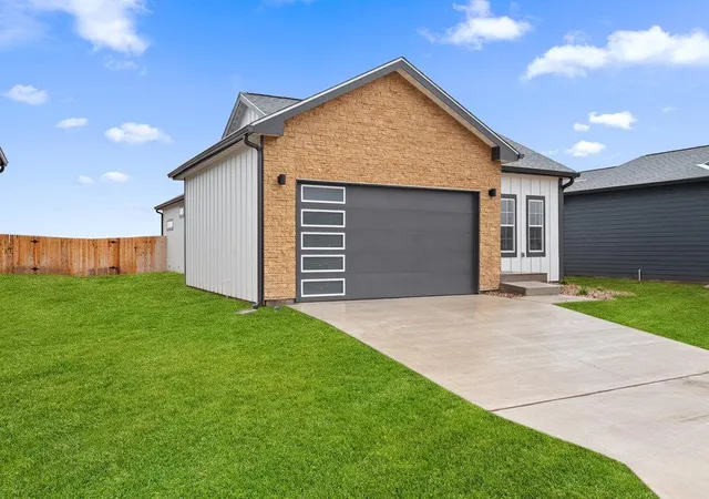 Photo 2 of Single family home for sale at 2029 Applewood Dr, Lockhart, TX 78644 | MLS# 4578111 | Listing updated on 2026-10-08