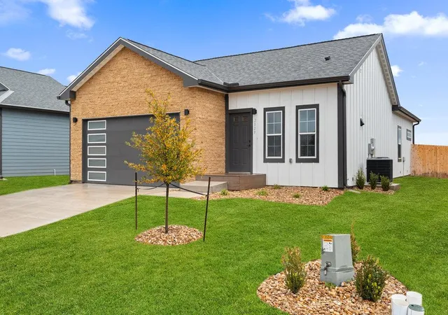 Photo 3 of Single family home for sale at 2029 Applewood Dr, Lockhart, TX 78644 | MLS# 4578111 | Listing updated on 2026-10-08