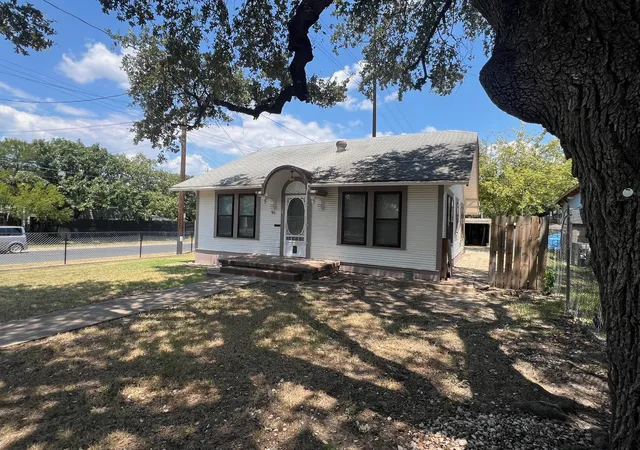 1st image of 916 W Live Oak St W, Austin, TX 78704 | MLS# 3305802