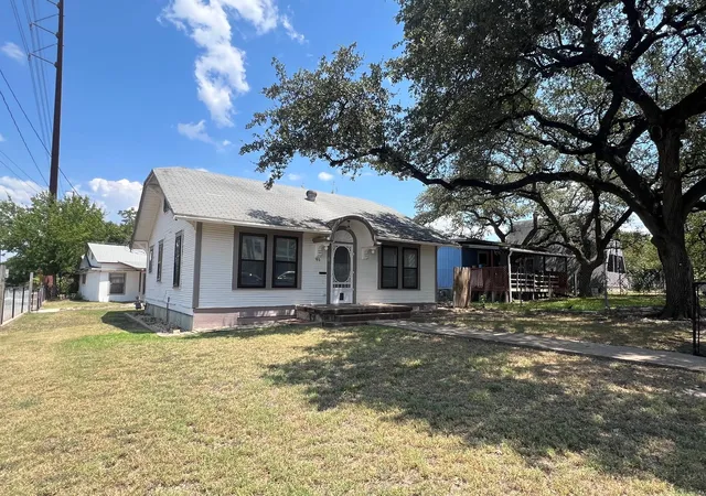 3rd image of 916 W Live Oak St W, Austin, TX 78704 | MLS# 3305802