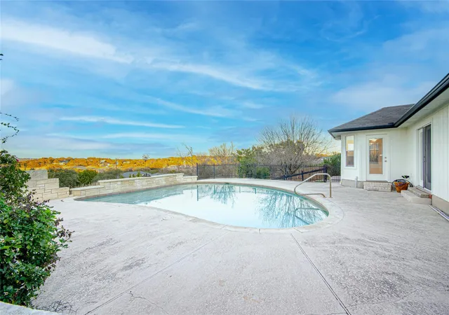 Photo 4 of Sale Pending at 20710 High Dr, Lago Vista, TX 78645 | MLS# 2833559 | Listing updated on 2026-09-24
