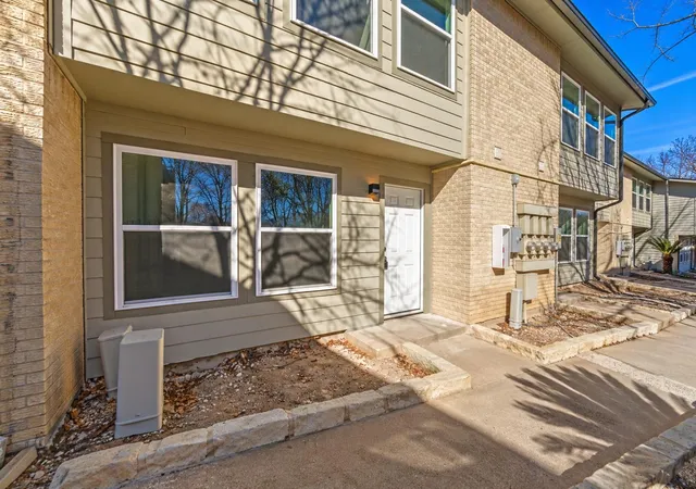 Photo 3 of Condo for sale at 2124 Burton Dr #125, Austin, TX 78741 | MLS# 6749819 | Listing updated on 2026-09-23