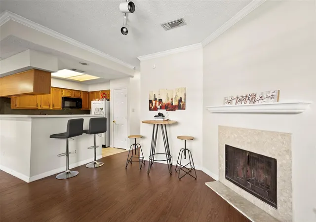 2nd image of 915 W 23Rd St, Austin, TX 78705