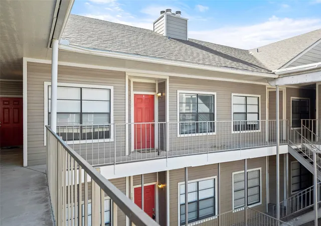 16th image of 915 W 23rd St #208, Austin, TX 78705 | MLS# 5967539