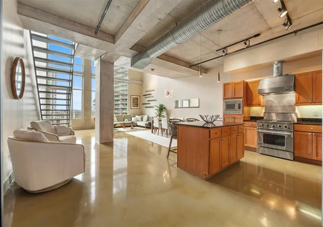 2nd image of 800 W 5Th St #1104, Austin, TX 78703 | MLS# 9432101