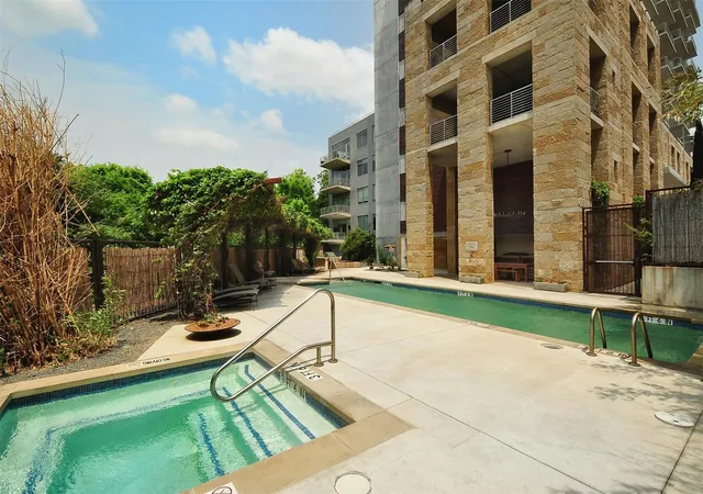 2nd image of 800 W 5Th St, Austin, TX 78703