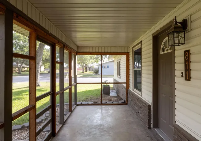 4th image of 811 Nixon St, Lockhart, TX 78644 | MLS# 9735634