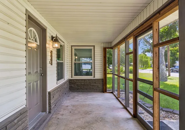 5th image of 811 Nixon St, Lockhart, TX 78644 | MLS# 9735634