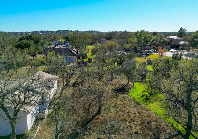 Photo 4 of Single family home for sale at 1216 Hi Cir N, Horseshoe Bay, TX 78657 | MLS# 1945923 | Listing updated on 2026-01-22