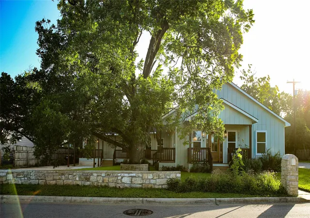2nd image of 2102 S Church St, Georgetown, TX 78626 | MLS# 4908080