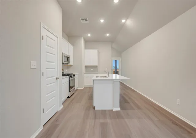 5th image of 118 Big Banyon Dr, Dripping Springs, TX 78620 | MLS# 1035592