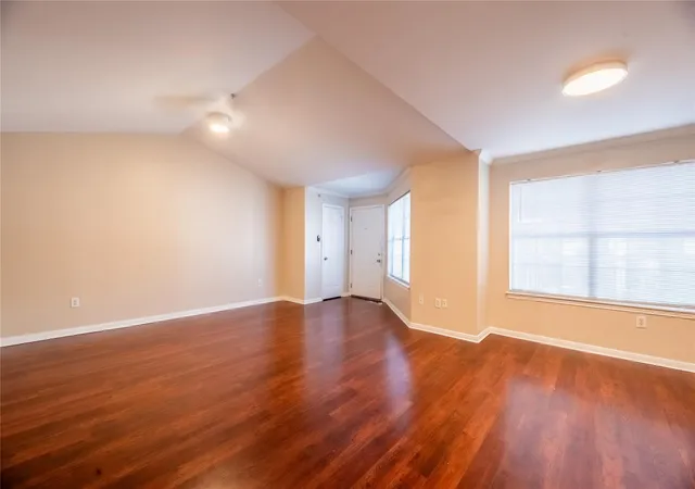2nd image of 501 W 26Th St #323, Austin, TX 78705 | MLS# 4692409