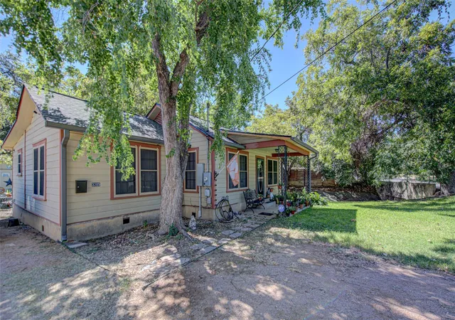 2nd image of 3205 Menchaca Rd, Austin, TX 78704 | MLS# 1725706