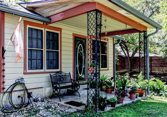 3rd image of 3205 Menchaca Rd, Austin, TX 78704 | MLS# 1725706