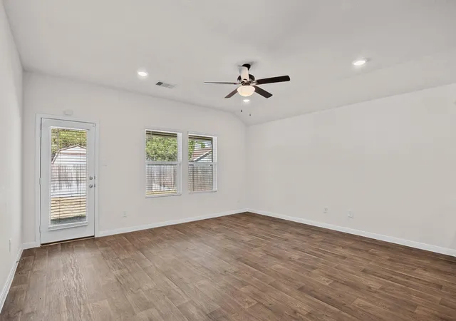 3rd image of 1331 Camden Ln, Lockhart, TX 78644 | MLS# 8910399