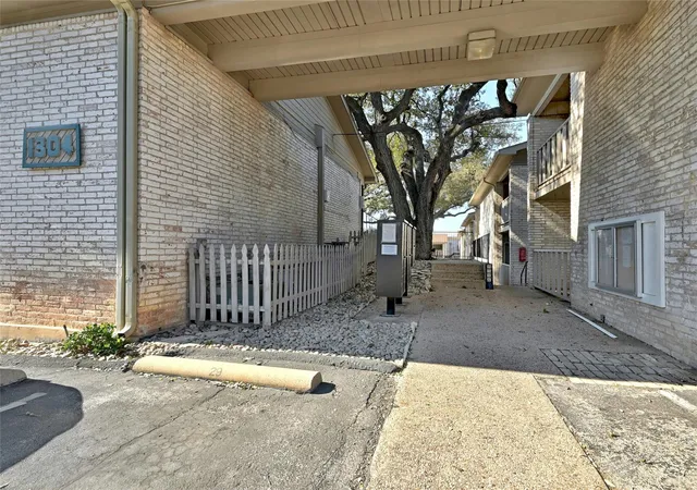 13th image of 1304 Summit St #101, Austin, TX 78741 | MLS# 5673126