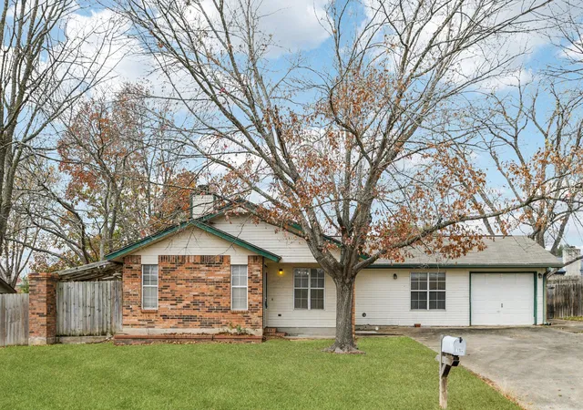 Photo 2 of Single family home for sale at 102 Stubblefield Dr, Elgin, TX 78621 | MLS# 4706602 | Listing updated on 2026-10-07