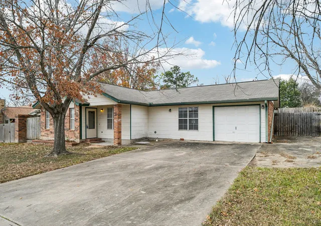 Photo 3 of Single family home for sale at 102 Stubblefield Dr, Elgin, TX 78621 | MLS# 4706602 | Listing updated on 2026-10-07