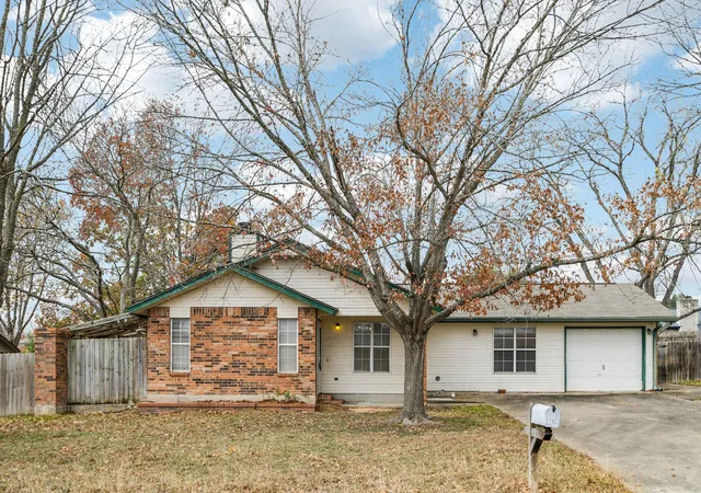 Photo 3 of Single family home for sale at 102 Stubblefield Dr, Elgin, TX 78621 | MLS# 4706602 | Listing updated on 2026-10-07